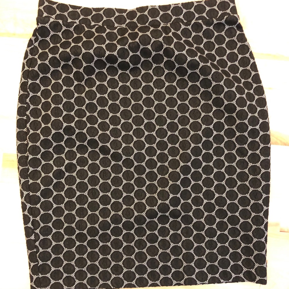 Elle medium pencil skirt, black and white. No slit